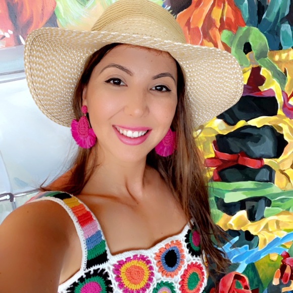 Meet your Posher, Juliana - Picture 3 of 4